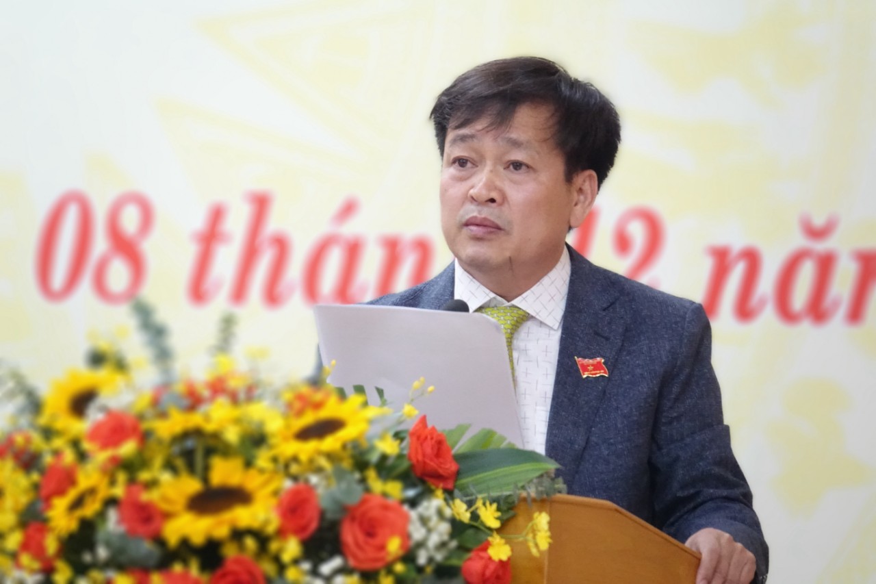 Phó Chủ tịch Thường trực HĐND tỉnh Nguyễn Cao Phúcphát biểu tại kỳ họp
