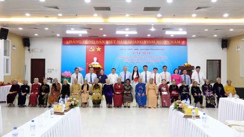 Gặp mặt đại biểu Bà mẹ Việt Nam Anh hùng tỉnh Quảng Ngãi năm 2022(2)