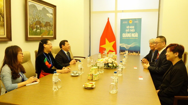 Lãnh đạo tỉnh cũng đã gặp mặt đại diện Hiệp hội doanh nghiệp Hồng Kông tại Việt Nam
