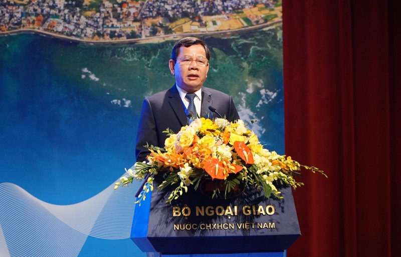 Chủ tịch UBND tỉnh Quảng Ngãi Đặng Văn Minh phát biểu tại hội nghị