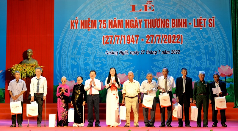 Quang Ngai marks 75th anniversary of War Invalids and Martyrs’ Day (1)