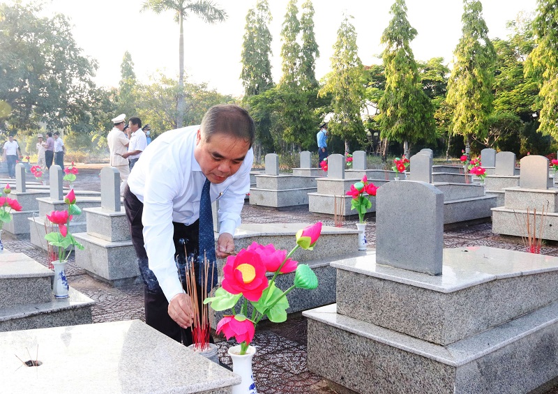 Quang Ngai marks 75th anniversary of War Invalids and Martyrs’ Day (30)