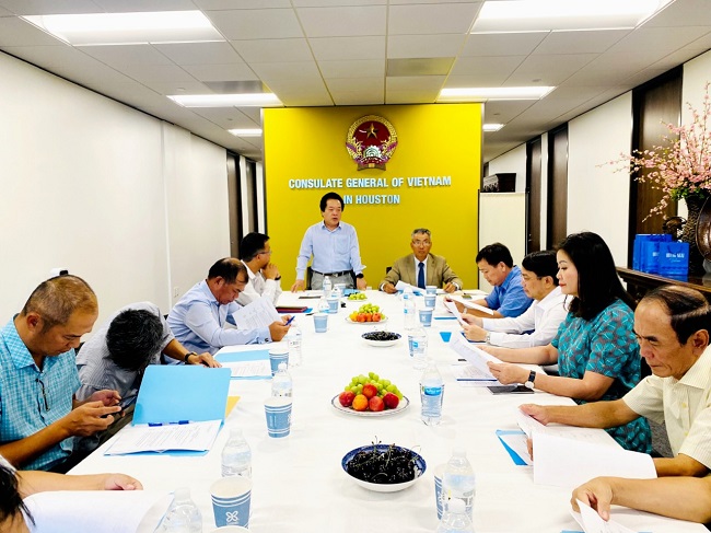 Quang Ngai delegation visits and works in US and Canada (4)