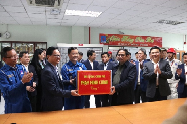 PM Pham Minh Chinh met with leaders of Viet Nam Singapore Industrial Park and Binh Son Refining and Petrochemical JSC