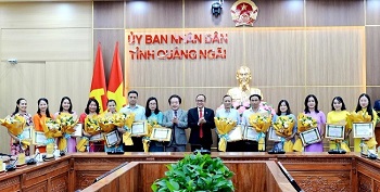 A high-ranking delegation of Champasak province pays Tet visit to Quang Ngai province
