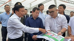 Deputy Minister of Transport Nguyen Danh Huy checked the preparation work for the ground breaking of the North - South Expressway Project