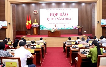 Standing Vice Chairman of the Provincial People's Committee Tran Hoang Tuan chaired a press conference