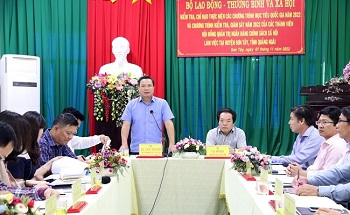 Deputy Minister of Labor, War Invalids and Social Affairs Le Van Thanh inspected the implementation of the National target programs in Son Tay and Tra Bong districts