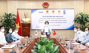 Signing ceremony of record of discussion on the Korea -Vietnam Peace Village Project