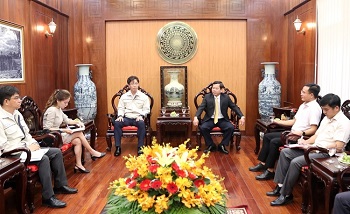 Chairman of the Provincial People's Committee Dang Van Minh received the General Director of Doosan Vina