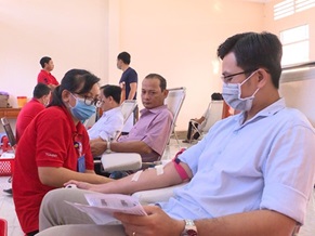 Duc Pho town collects over 650 blood units
