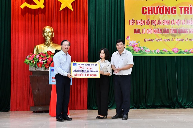 PVN tiếp tục hỗ trợ tỉnh Quảng Ngãi 2 tỷ đồng khắc phục thiệt hại do bão số 9