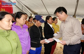 The Standing Deputy Secretary of the Provincial Party Committee visited people in areas affected by sea erosion