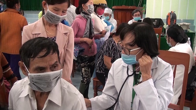 To offer medical examination, medicines and gifts to 1,500 people