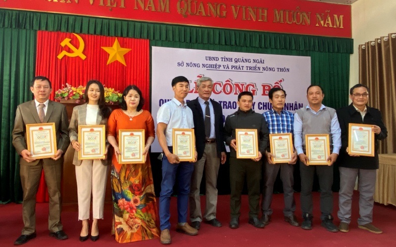 Quang Ngai awarded OCOP certificates to 20 agricultural products