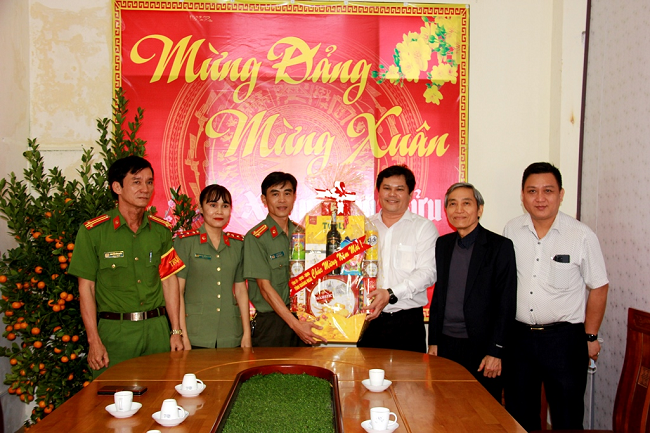 PPC’s vice chairman Mr Tran Phuoc Hien visited a number of agencies and units working through Tet holidays