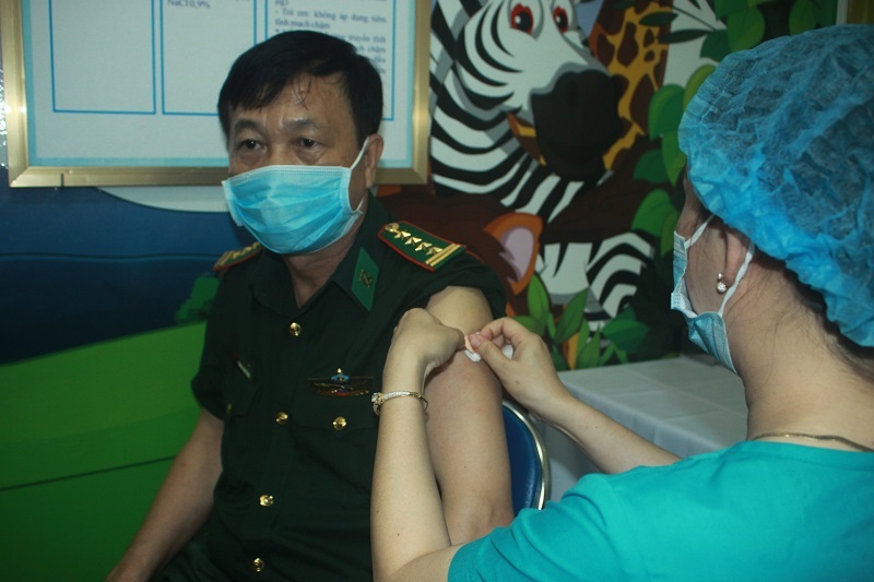 The first injections of Covid-19 vaccines in Quang Ngai