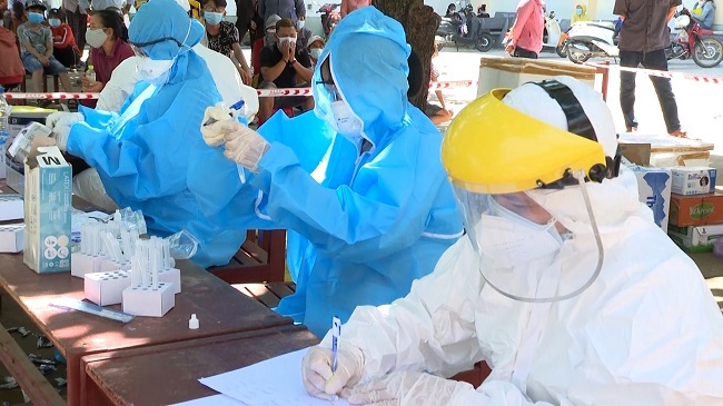 The Health Ministry sends human resources to support Quang Ngai in fighting with the epidemic