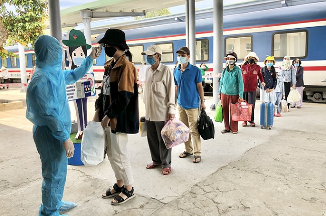 People arrive at Quang Ngai province from epidemic areas must be isolated and paid fees for themselves