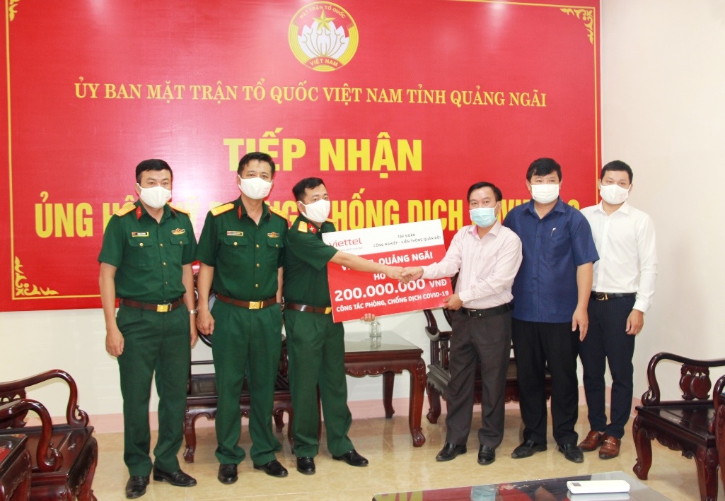 Viettel Quảng Ngãi ủng hộ Quỹ phòng, chống Covid-19 tỉnh 200 triệu đồng