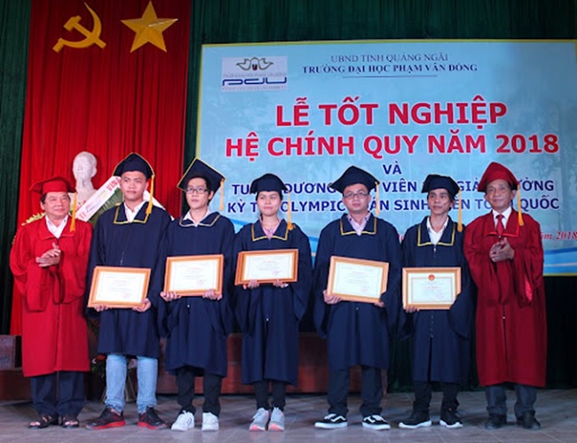 400 Laotian students studying in the province