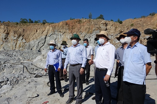 Vice Chairman of Provincial People's Committee Tran Phuoc Hien inspected Tho Bac quarry