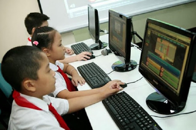 To receive 18 computers for Son Tinh Primary school
