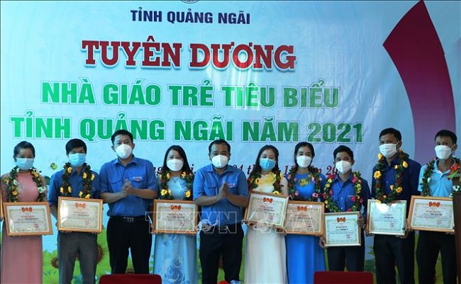 Quang Ngai honors 34 typical young teachers