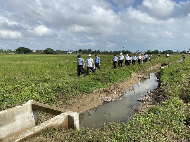 PPC's chairman Mr. Dang Van Minh checked the canal S18-2