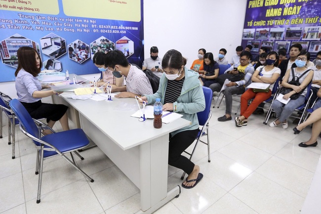 Quang Ngai disburses more than VND 122 billion of unemployment insurance