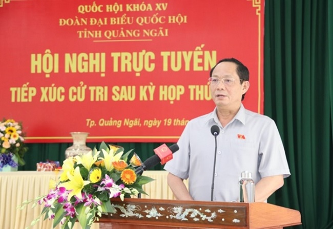 Vice Chairman of the National Assembly Tran Quang Phuong met voters in Quang Ngai City