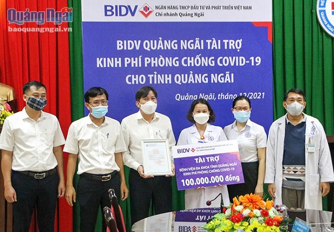 BIDV Quang Ngai provides financial support to the province’s Covid-19 epidemic prevention and control work