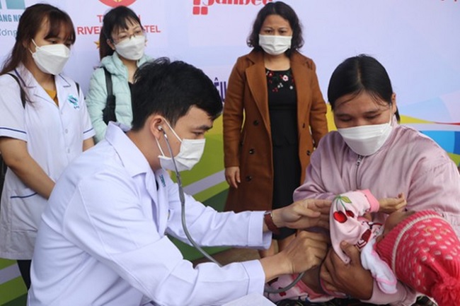 Quang Ngai: 1,000 children receive free heart disease screening
