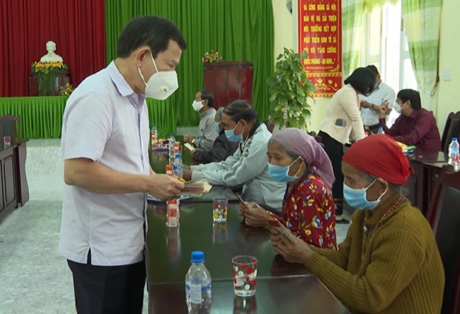 PPC's Chairman visited local people in Son Ha district