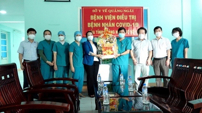 Provincial leaders sent Tet greetings to medical units on the front lines of Covid-19 epidemic fighting