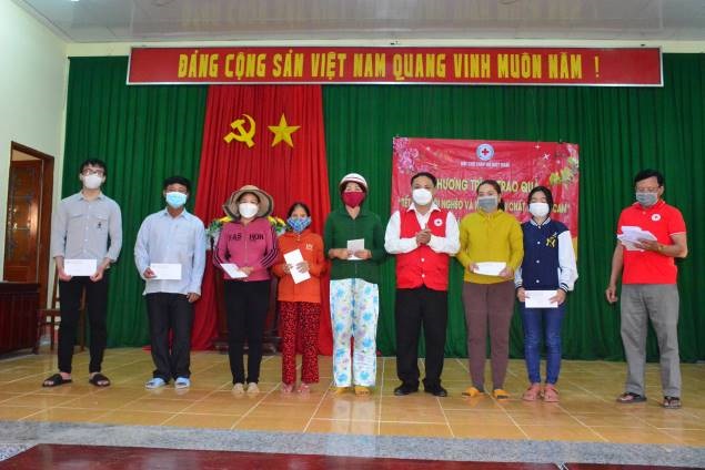 Tổ chức chương trình trao quà “Tết vì người nghèo và nạn nhân chất độc da cam” tại huyện Sơn Tịnh