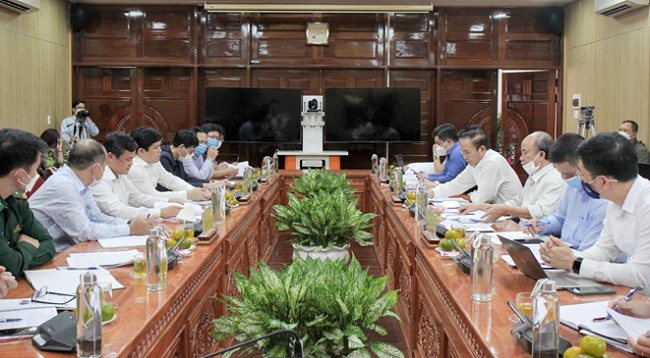 Deputy Minister Phung Duc Tien met with Quang Ngai leaders