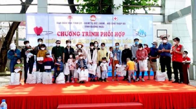 Fee heart disease surgery in HCM City for 16 Quang Ngai’s children