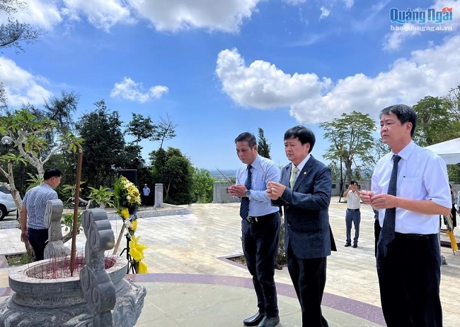 Quang Ngai commemorates the 75th death anniversary of Late Acting President Huynh Thuc Khang