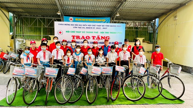 To donate bicycles to poor students in Quang Ngai City