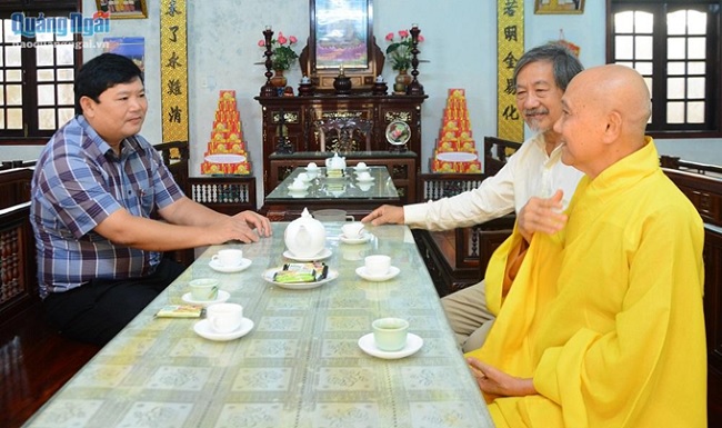 The provincial leader visits Buddhist organizations on the Buddha's Birthday 2566