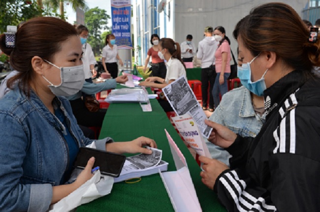 Quang Ngai recruits more than 11,000 workers