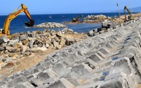 Đầu tư xây dựng kè chống sạt lở bờ biển thôn Thanh Thủy, Phước Thiện