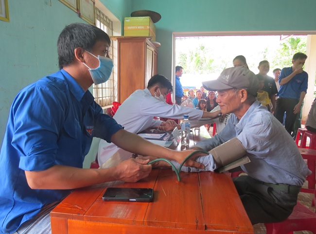 To provide free health check-up and medicine to ethnic minorities people