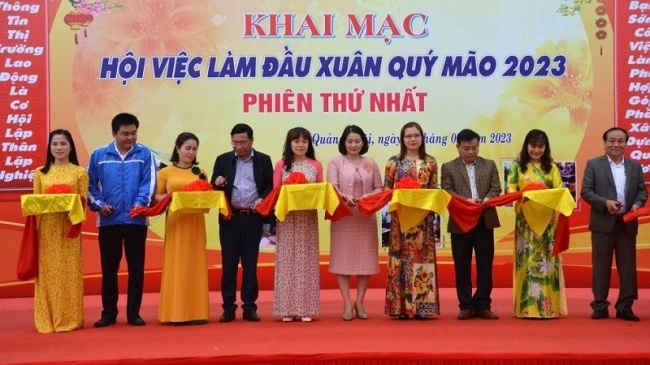 Quang Ngai: Over 500 workers found jobs at the first job transaction in 2023