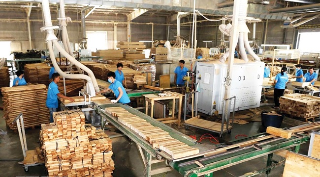 Chấp thuận chủ trương đầu tư Nhà máy gia công ván công nghiệp tại Cụm công nghiệp Đồng Dinh