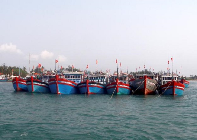 Strengthen the management and grant of licenses to use radio frequencies and equipment for fishing vessels in the province