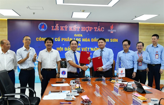 BSR and Petrochemical Joint Stock Company and Vietnam Petroleum Association signed cooperation agreement