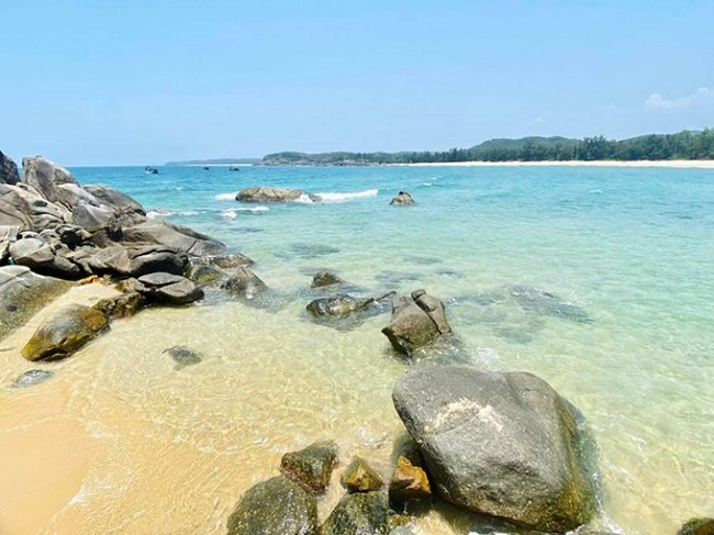 Beautiful and wild beaches in Quang Ngai
