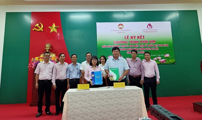 Ủy ban Mặt trận Tổ quốc Việt Nam tỉnh và Ngân hàng Chính sách xã hội ký kết chương trình phối hợp